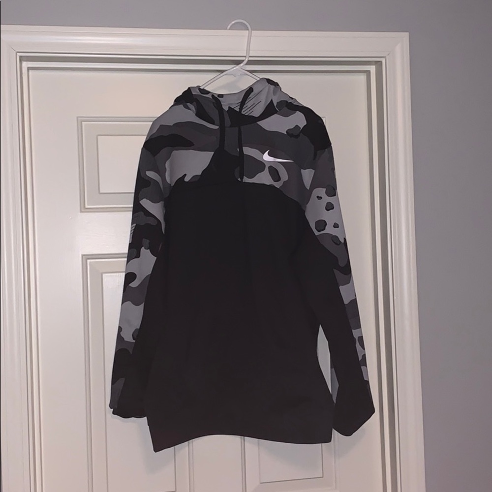 Men’s Large dry fit NIKE hoodie